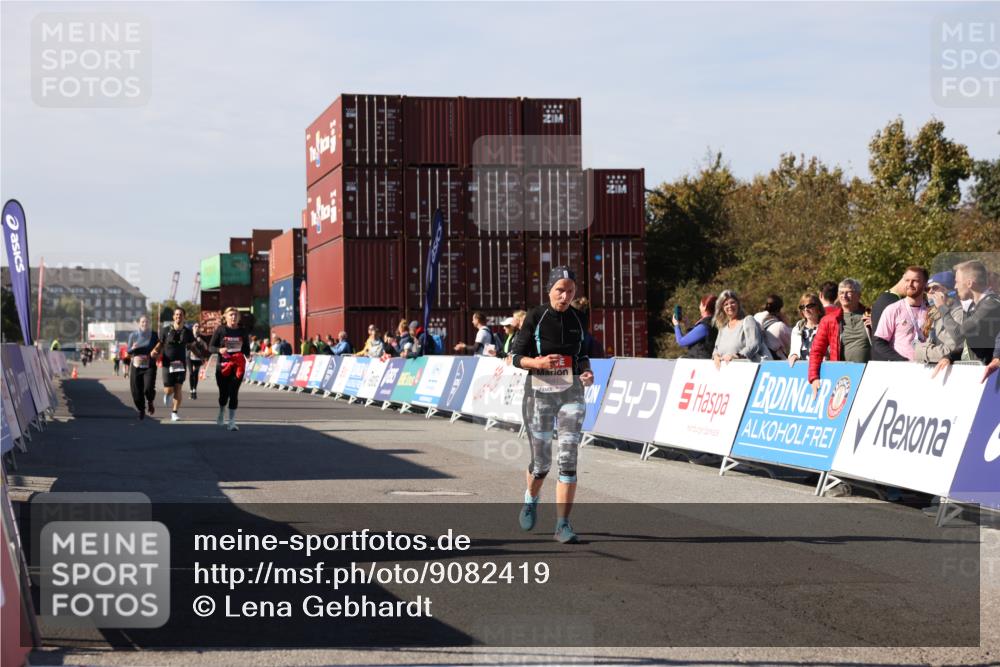 03.10.2025 - Köhlbrandbrückenlauf Lena Gebhardt http://msf.ph/oto/9082419 03.10.2025 13:48:46 Ziel 5581 meine-sportfotos.de