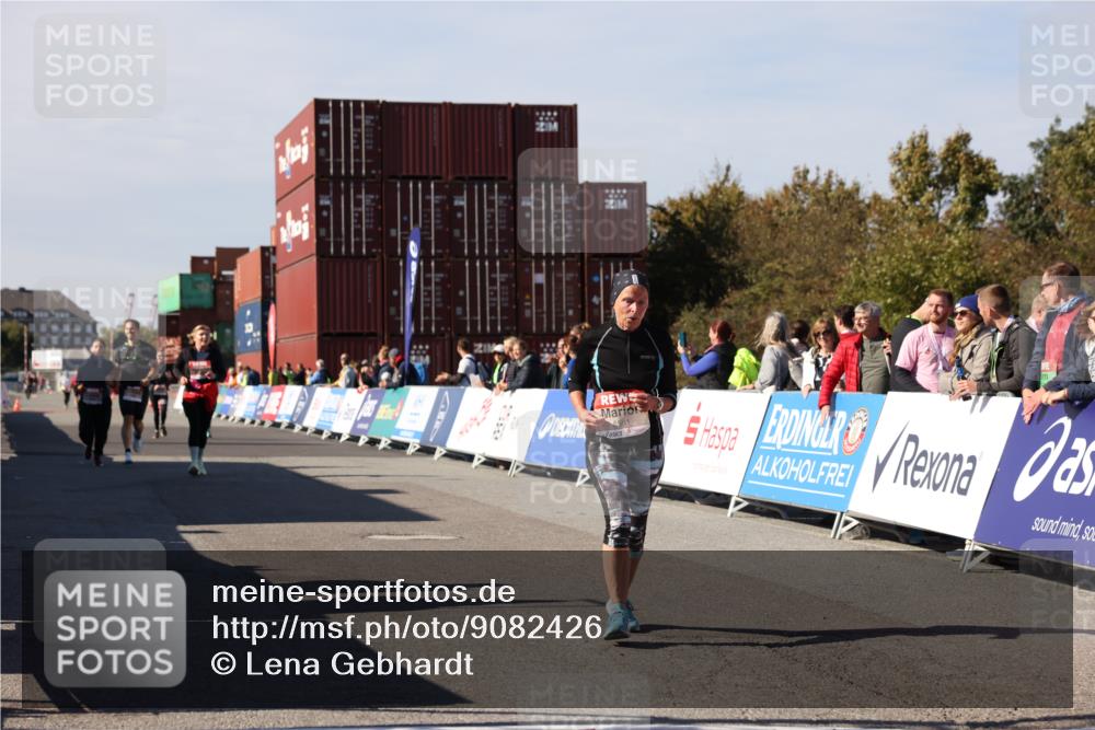 03.10.2025 - Köhlbrandbrückenlauf Lena Gebhardt http://msf.ph/oto/9082426 03.10.2025 13:48:47 Ziel 5581 meine-sportfotos.de