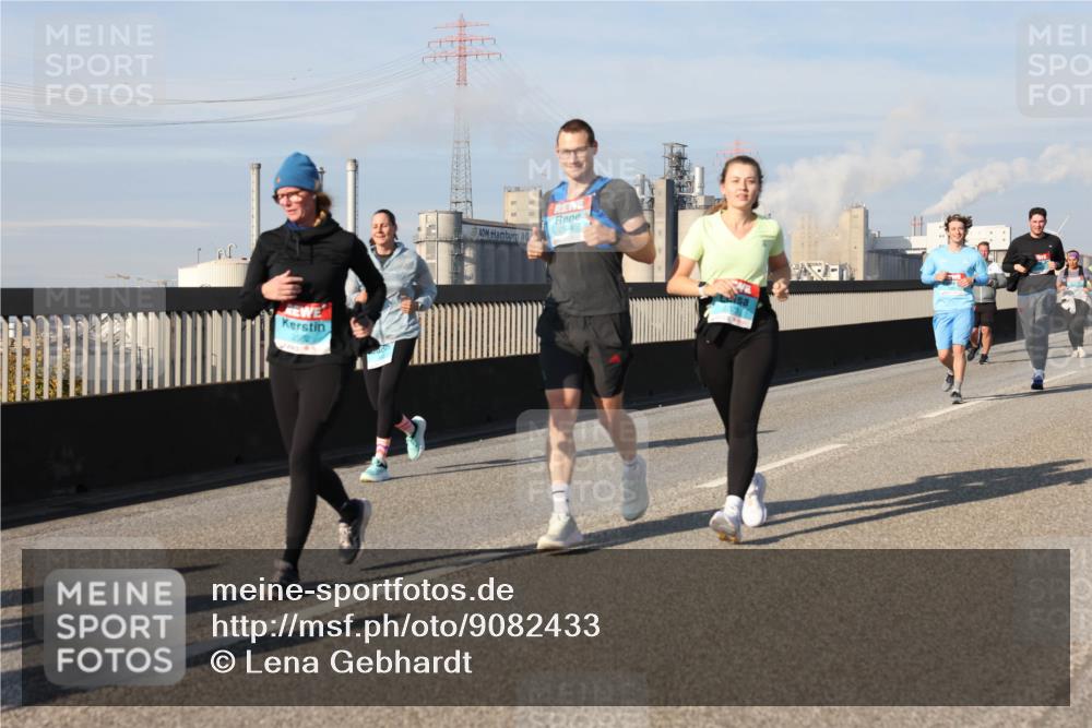 03.10.2025 - Köhlbrandbrückenlauf Lena Gebhardt http://msf.ph/oto/9082433 03.10.2025 10:04:33 Position 2 2374 meine-sportfotos.de