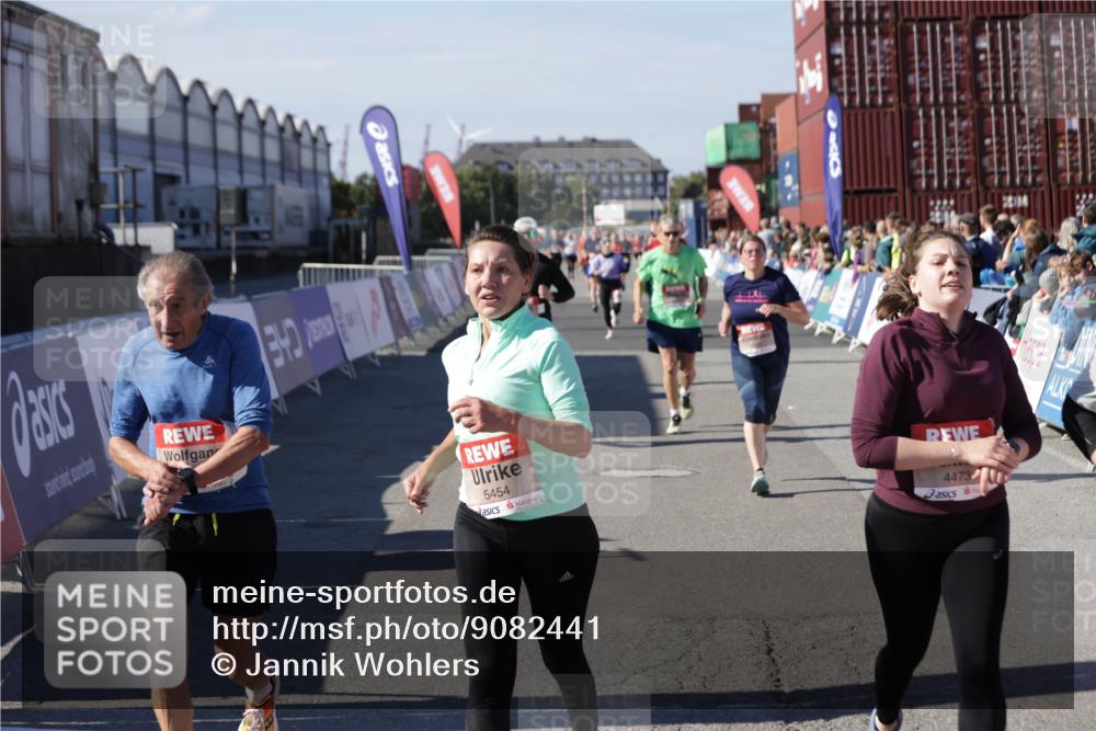 03.10.2025 - Köhlbrandbrückenlauf Jannik Wohlers http://msf.ph/oto/9082441 03.10.2025 13:18:13 Ziel 4472, 4473, 4581, 4600, 4620, 4661, 4950, 5209, 5454, 5691, 6001, 6310, 6326, 6633, 6634 meine-sportfotos.de