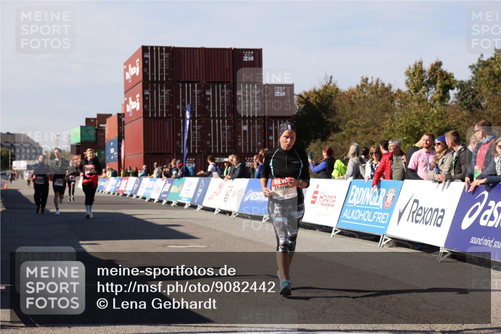 03.10.2025 - Köhlbrandbrückenlauf Lena Gebhardt http://msf.ph/oto/9082442 03.10.2025 13:48:47 Ziel 5581 meine-sportfotos.de