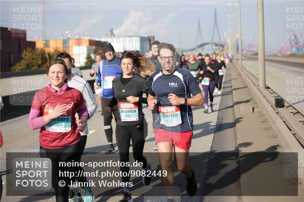 03.10.2025 - Köhlbrandbrückenlauf Jannik Wohlers http://msf.ph/oto/9082449 03.10.2025 10:05:37 Position 3 2028, 3660, 3151 meine-sportfotos.de