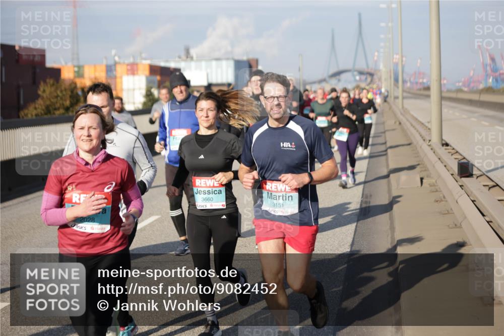 03.10.2025 - Köhlbrandbrückenlauf Jannik Wohlers http://msf.ph/oto/9082452 03.10.2025 10:05:37 Position 3 2028, 3660, 3151 meine-sportfotos.de