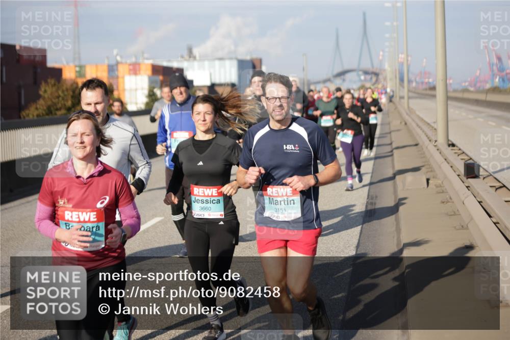03.10.2025 - Köhlbrandbrückenlauf Jannik Wohlers http://msf.ph/oto/9082458 03.10.2025 10:05:37 Position 3 3660, 3151 meine-sportfotos.de