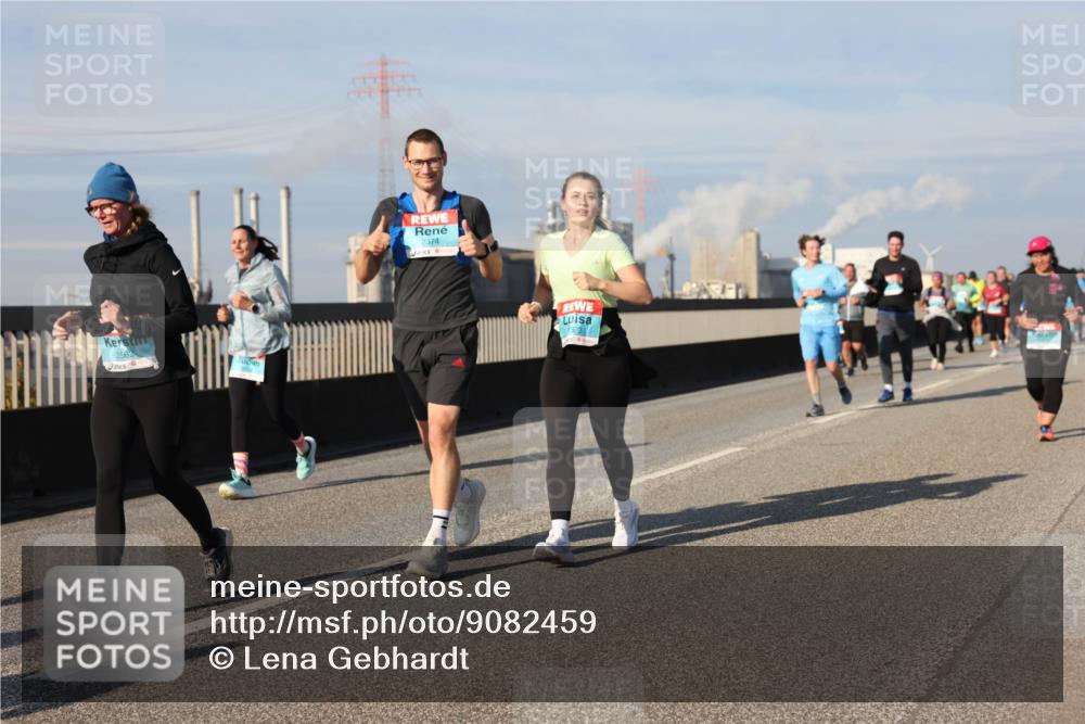 03.10.2025 - Köhlbrandbrückenlauf Lena Gebhardt http://msf.ph/oto/9082459 03.10.2025 10:04:34 Position 2 2562, 2374 meine-sportfotos.de