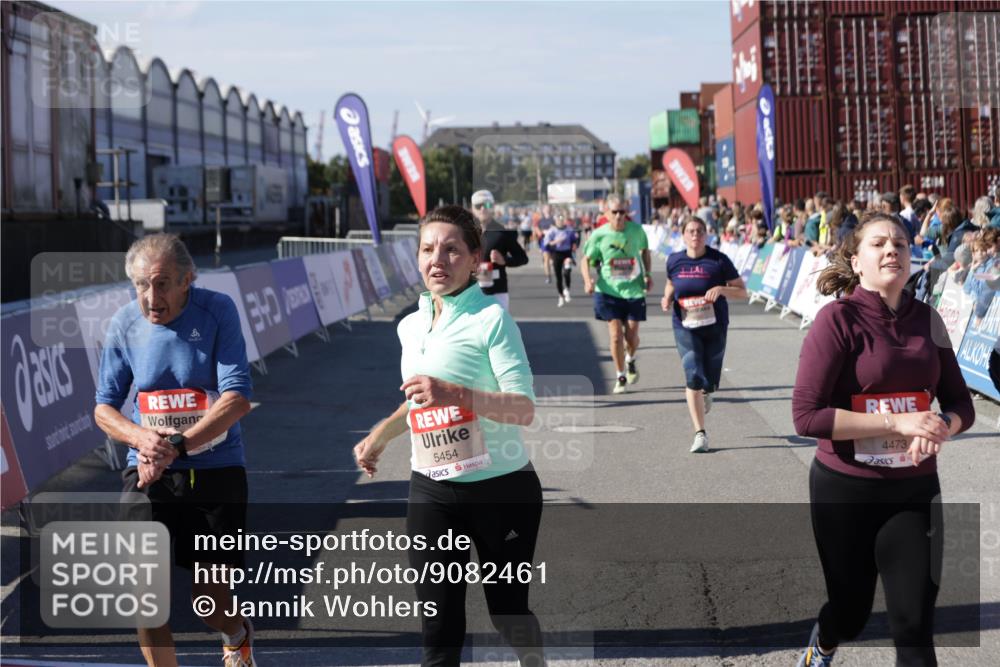 03.10.2025 - Köhlbrandbrückenlauf Jannik Wohlers http://msf.ph/oto/9082461 03.10.2025 13:18:14 Ziel 4472, 4473, 4581, 4600, 4620, 4661, 4950, 5209, 5454, 5691, 5816, 6001, 6310, 6326, 6633, 6634 meine-sportfotos.de
