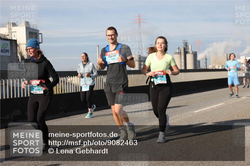03.10.2025 - Köhlbrandbrückenlauf Lena Gebhardt http://msf.ph/oto/9082463 03.10.2025 10:04:34 Position 2 2562, 2374, 2373 meine-sportfotos.de