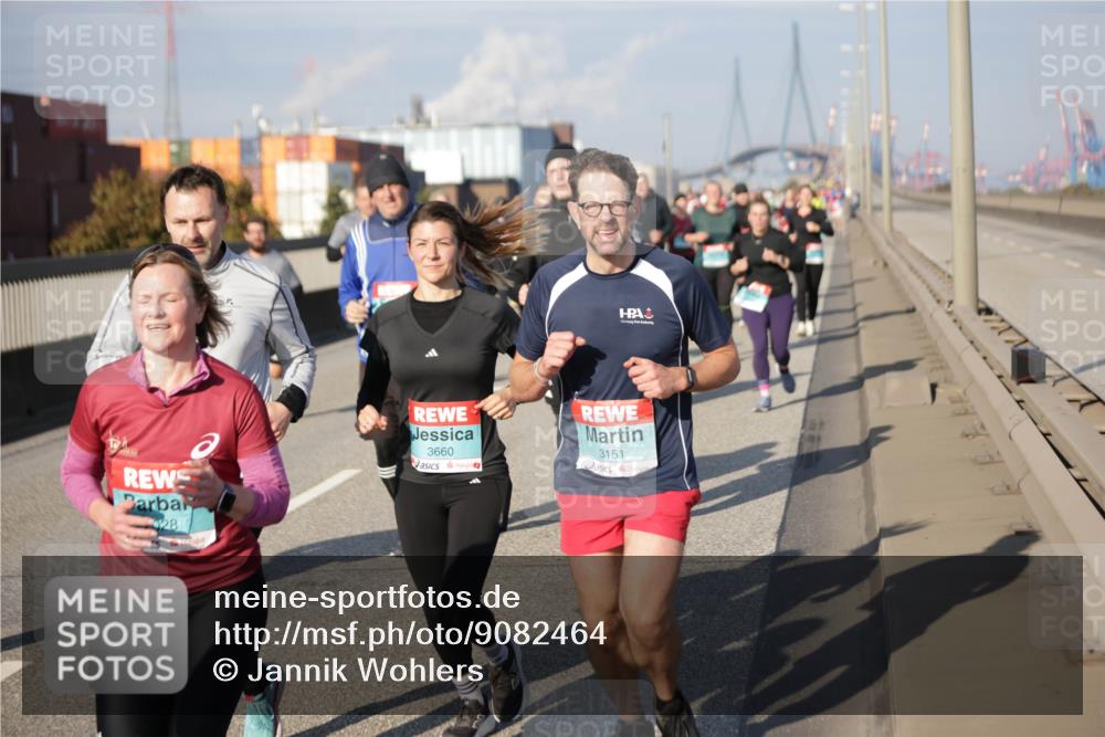 03.10.2025 - Köhlbrandbrückenlauf Jannik Wohlers http://msf.ph/oto/9082464 03.10.2025 10:05:37 Position 3 28, 3660, 3151 meine-sportfotos.de