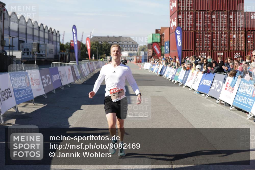 03.10.2025 - Köhlbrandbrückenlauf Jannik Wohlers http://msf.ph/oto/9082469 03.10.2025 12:51:20 Ziel 6047 meine-sportfotos.de