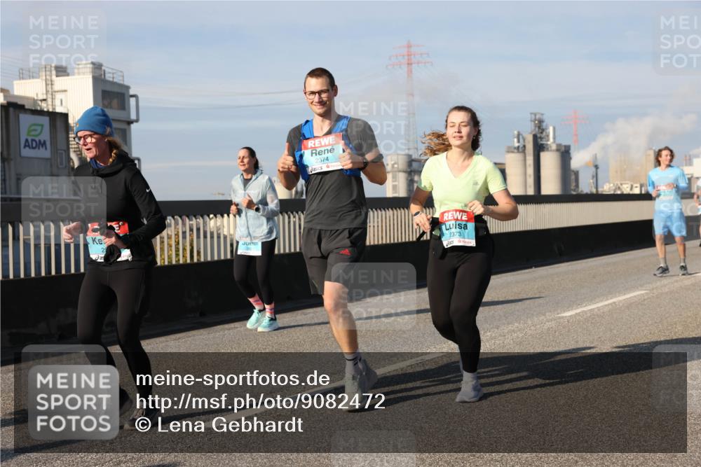 03.10.2025 - Köhlbrandbrückenlauf Lena Gebhardt http://msf.ph/oto/9082472 03.10.2025 10:04:34 Position 2 25, 2374, 2373 meine-sportfotos.de