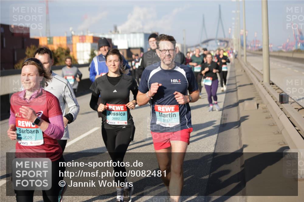 03.10.2025 - Köhlbrandbrückenlauf Jannik Wohlers http://msf.ph/oto/9082481 03.10.2025 10:05:37 Position 3 2028, 3660, 3151 meine-sportfotos.de