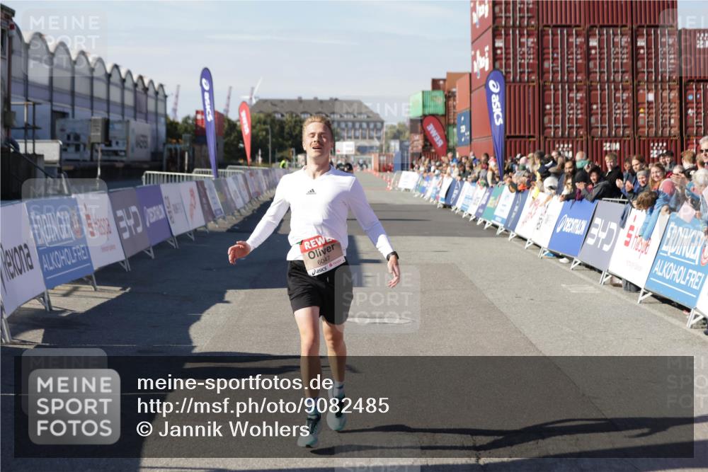 03.10.2025 - Köhlbrandbrückenlauf Jannik Wohlers http://msf.ph/oto/9082485 03.10.2025 12:51:20 Ziel 6047 meine-sportfotos.de