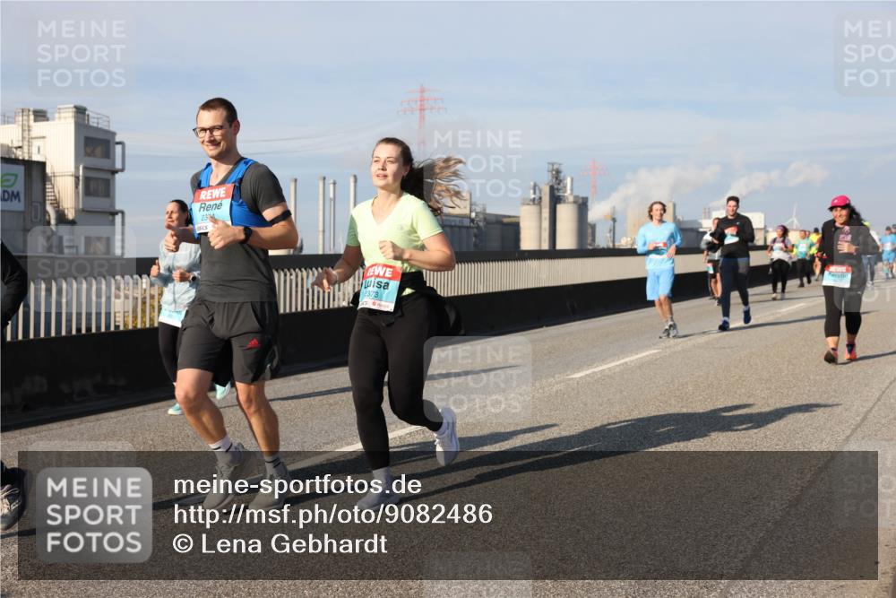03.10.2025 - Köhlbrandbrückenlauf Lena Gebhardt http://msf.ph/oto/9082486 03.10.2025 10:04:35 Position 2 234, 2373 meine-sportfotos.de