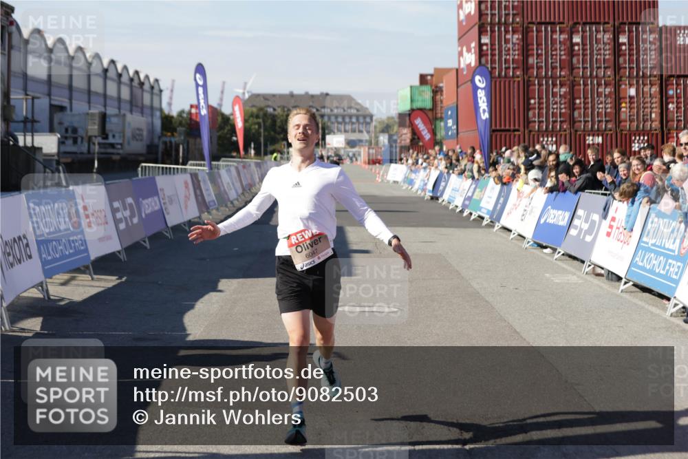 03.10.2025 - Köhlbrandbrückenlauf Jannik Wohlers http://msf.ph/oto/9082503 03.10.2025 12:51:20 Ziel 6047 meine-sportfotos.de