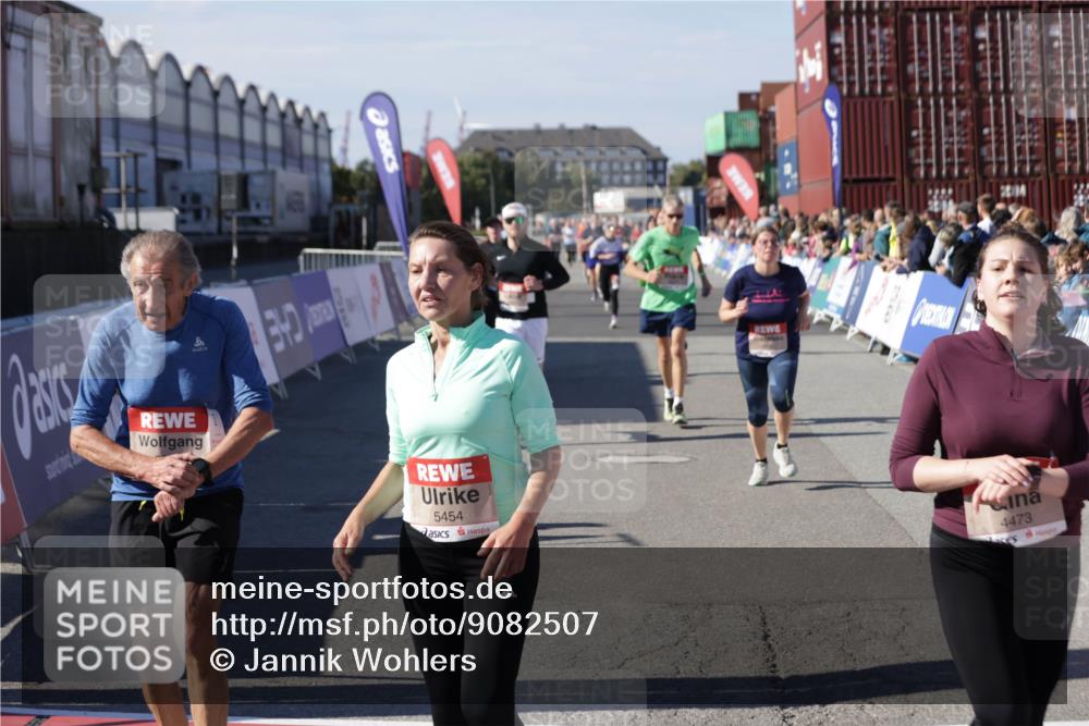 03.10.2025 - Köhlbrandbrückenlauf Jannik Wohlers http://msf.ph/oto/9082507 03.10.2025 13:18:14 Ziel 4472, 4473, 4581, 4600, 4620, 4661, 4950, 5209, 5454, 5691, 5816, 6001, 6310, 6326, 6633, 6634 meine-sportfotos.de