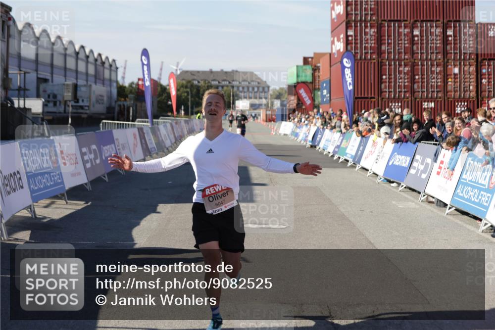 03.10.2025 - Köhlbrandbrückenlauf Jannik Wohlers http://msf.ph/oto/9082525 03.10.2025 12:51:20 Ziel 6047 meine-sportfotos.de