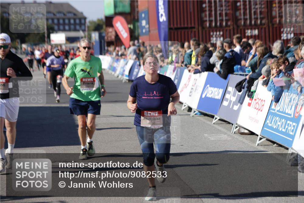 03.10.2025 - Köhlbrandbrückenlauf Jannik Wohlers http://msf.ph/oto/9082533 03.10.2025 13:18:14 Ziel 4472, 4473, 4581, 4600, 4620, 4661, 4950, 5209, 5454, 5691, 5816, 6001, 6310, 6326, 6633, 6634 meine-sportfotos.de