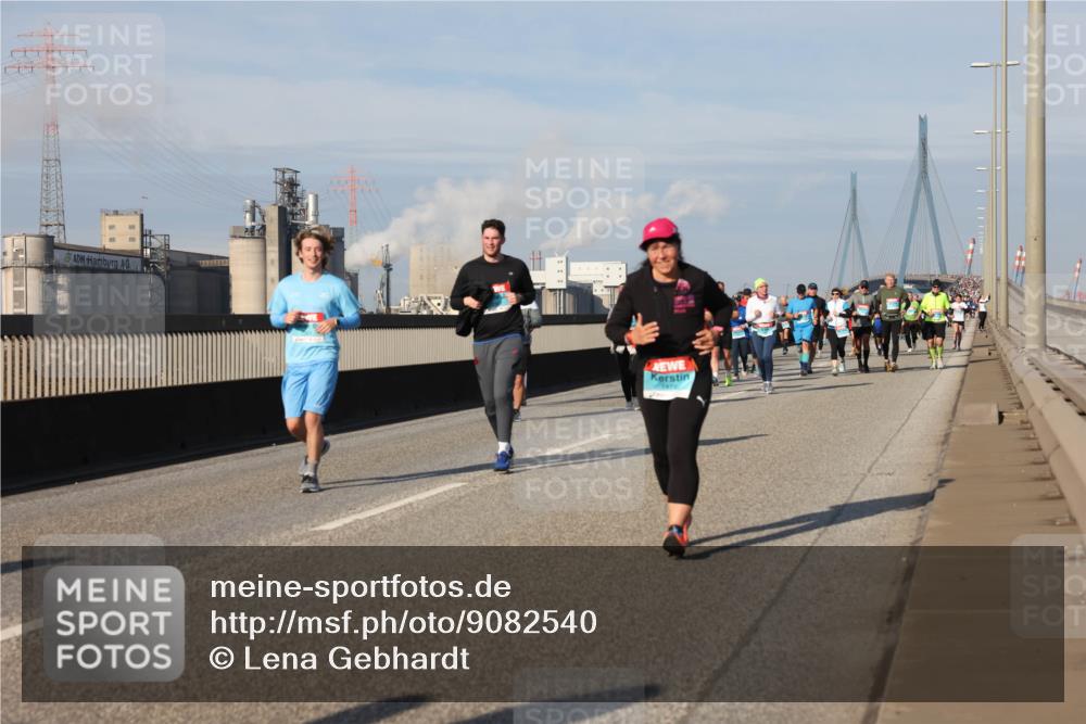 03.10.2025 - Köhlbrandbrückenlauf Lena Gebhardt http://msf.ph/oto/9082540 03.10.2025 10:04:36 Position 2  meine-sportfotos.de