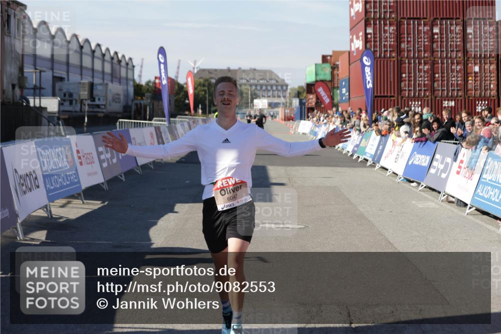 03.10.2025 - Köhlbrandbrückenlauf Jannik Wohlers http://msf.ph/oto/9082553 03.10.2025 12:51:20 Ziel 6047 meine-sportfotos.de