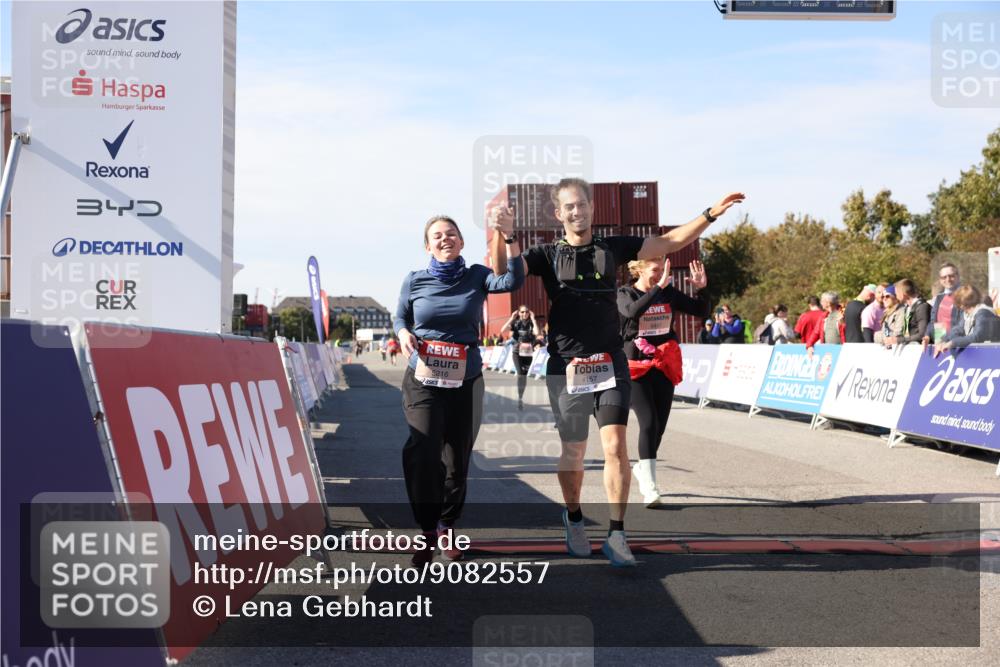 03.10.2025 - Köhlbrandbrückenlauf Lena Gebhardt http://msf.ph/oto/9082557 03.10.2025 13:48:55 Ziel 4157, 4273, 5216, 5497, 5581, 6096 meine-sportfotos.de