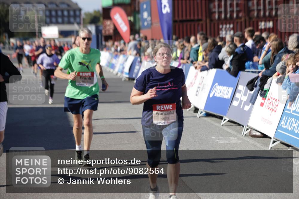 03.10.2025 - Köhlbrandbrückenlauf Jannik Wohlers http://msf.ph/oto/9082564 03.10.2025 13:18:14 Ziel 4472, 4473, 4581, 4600, 4620, 4661, 4950, 5209, 5454, 5691, 5816, 6001, 6310, 6326, 6633, 6634 meine-sportfotos.de