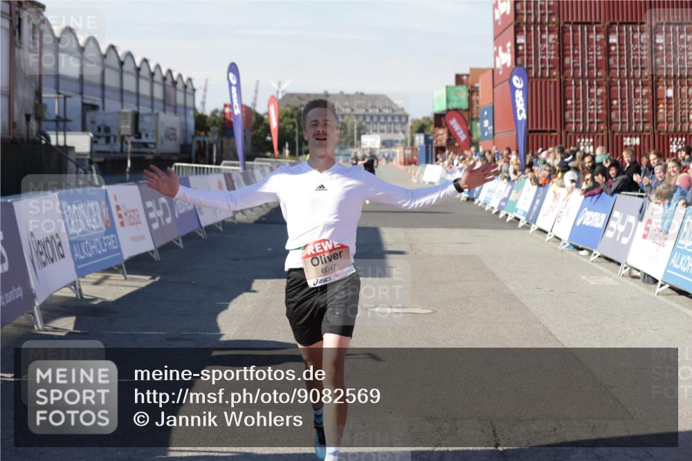 03.10.2025 - Köhlbrandbrückenlauf Jannik Wohlers http://msf.ph/oto/9082569 03.10.2025 12:51:20 Ziel 6047 meine-sportfotos.de