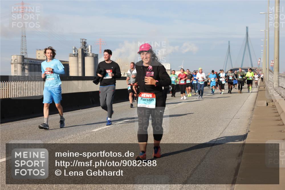 03.10.2025 - Köhlbrandbrückenlauf Lena Gebhardt http://msf.ph/oto/9082588 03.10.2025 10:04:37 Position 2 2384, 1472 meine-sportfotos.de