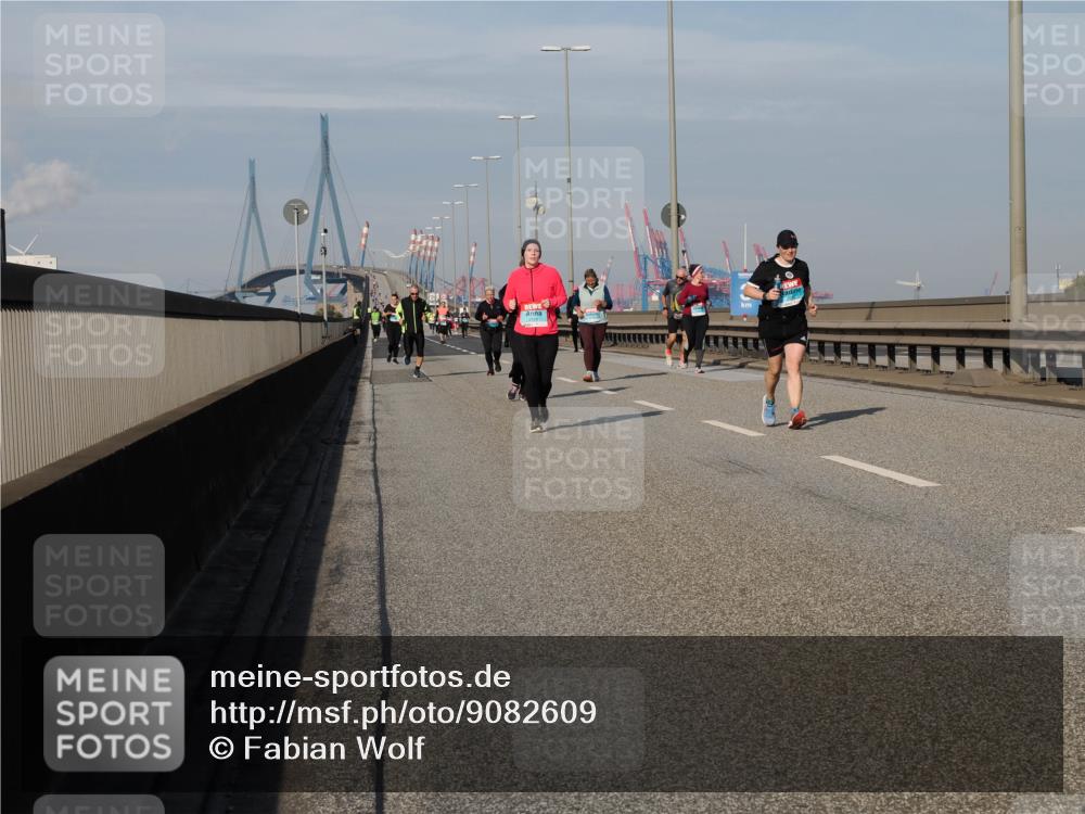 03.10.2025 - Köhlbrandbrückenlauf Fabian Wolf http://msf.ph/oto/9082609 03.10.2025 10:18:46 Position 3  meine-sportfotos.de