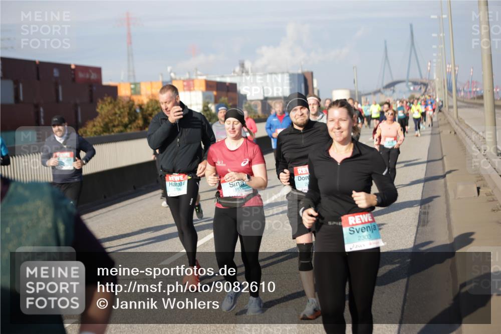 03.10.2025 - Köhlbrandbrückenlauf Jannik Wohlers http://msf.ph/oto/9082610 03.10.2025 10:05:44 Position 3 370, 1951, 20, 2303 meine-sportfotos.de