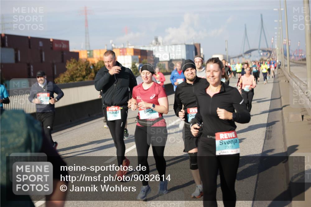 03.10.2025 - Köhlbrandbrückenlauf Jannik Wohlers http://msf.ph/oto/9082614 03.10.2025 10:05:44 Position 3 3706, 1951, 2303 meine-sportfotos.de