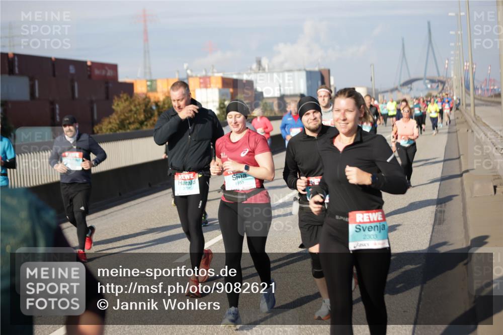 03.10.2025 - Köhlbrandbrückenlauf Jannik Wohlers http://msf.ph/oto/9082621 03.10.2025 10:05:44 Position 3 3706, 1951, 2303 meine-sportfotos.de
