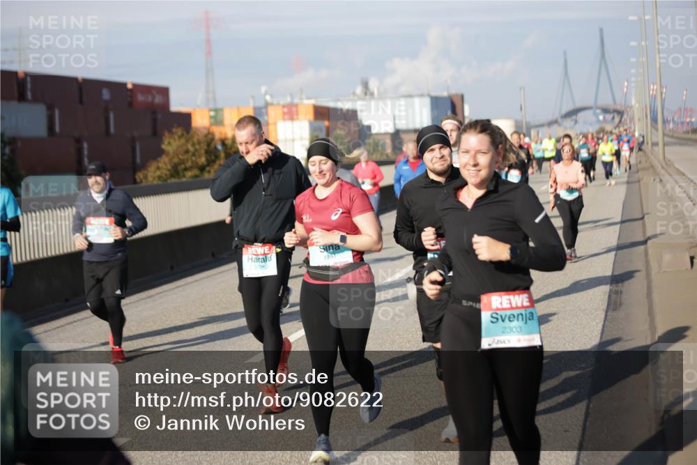 03.10.2025 - Köhlbrandbrückenlauf Jannik Wohlers http://msf.ph/oto/9082622 03.10.2025 10:05:44 Position 3 3706, 1951, 2303 meine-sportfotos.de