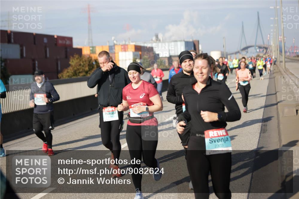 03.10.2025 - Köhlbrandbrückenlauf Jannik Wohlers http://msf.ph/oto/9082624 03.10.2025 10:05:44 Position 3 3706, 2303 meine-sportfotos.de