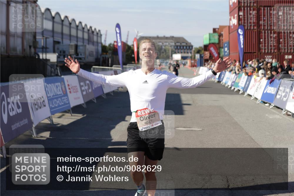 03.10.2025 - Köhlbrandbrückenlauf Jannik Wohlers http://msf.ph/oto/9082629 03.10.2025 12:51:21 Ziel 6047 meine-sportfotos.de