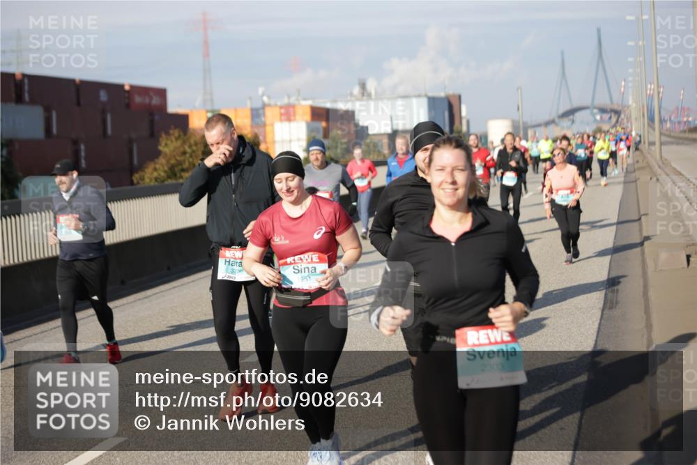 03.10.2025 - Köhlbrandbrückenlauf Jannik Wohlers http://msf.ph/oto/9082634 03.10.2025 10:05:44 Position 3 3706, 1951, 2303 meine-sportfotos.de