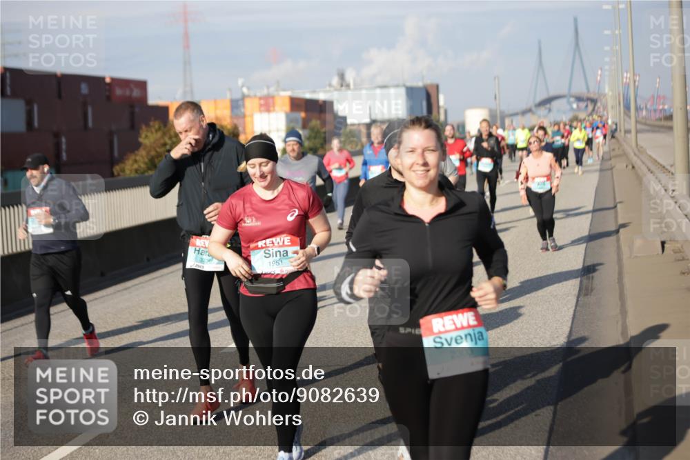 03.10.2025 - Köhlbrandbrückenlauf Jannik Wohlers http://msf.ph/oto/9082639 03.10.2025 10:05:44 Position 3 3706, 1951, 2303 meine-sportfotos.de