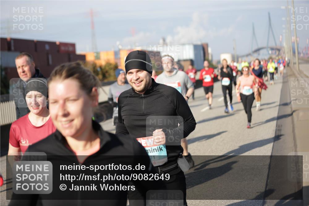 03.10.2025 - Köhlbrandbrückenlauf Jannik Wohlers http://msf.ph/oto/9082649 03.10.2025 10:05:45 Position 3 71 meine-sportfotos.de