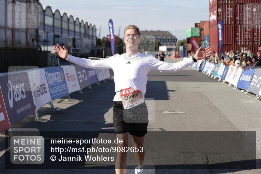 03.10.2025 - Köhlbrandbrückenlauf Jannik Wohlers http://msf.ph/oto/9082653 03.10.2025 12:51:21 Ziel 6047 meine-sportfotos.de