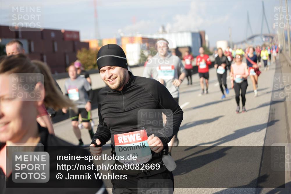 03.10.2025 - Köhlbrandbrückenlauf Jannik Wohlers http://msf.ph/oto/9082669 03.10.2025 10:05:45 Position 3 2071 meine-sportfotos.de