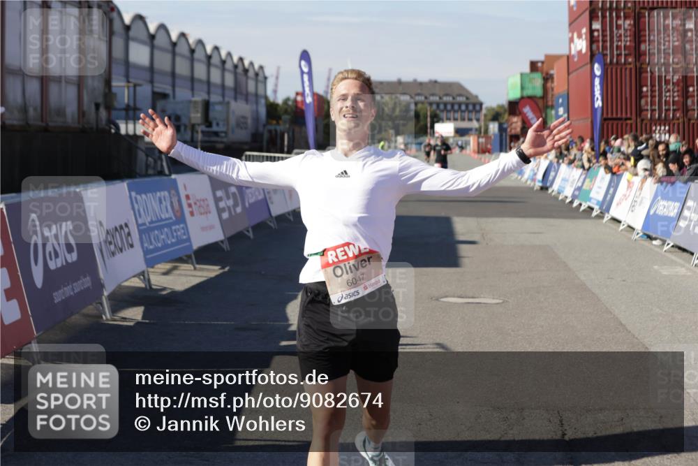 03.10.2025 - Köhlbrandbrückenlauf Jannik Wohlers http://msf.ph/oto/9082674 03.10.2025 12:51:21 Ziel 6047 meine-sportfotos.de