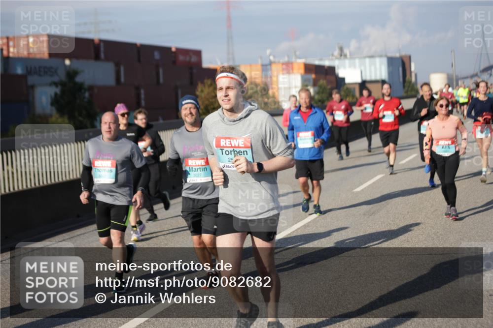 03.10.2025 - Köhlbrandbrückenlauf Jannik Wohlers http://msf.ph/oto/9082682 03.10.2025 10:05:46 Position 3 3027, 25 meine-sportfotos.de
