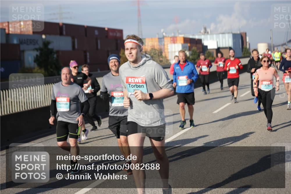 03.10.2025 - Köhlbrandbrückenlauf Jannik Wohlers http://msf.ph/oto/9082688 03.10.2025 10:05:46 Position 3 3022, 3027, 2 meine-sportfotos.de