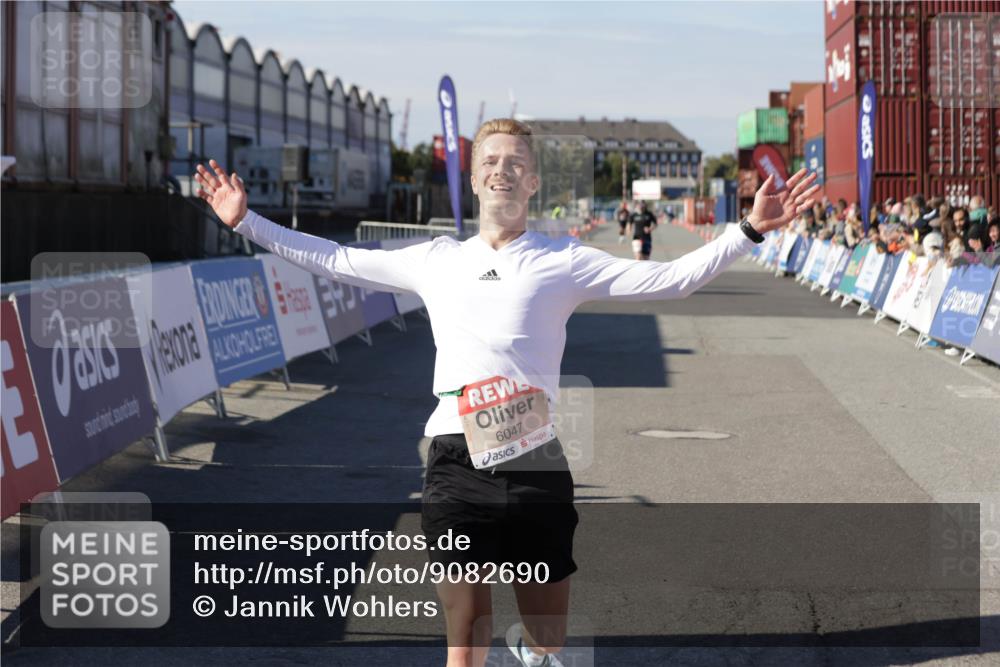 03.10.2025 - Köhlbrandbrückenlauf Jannik Wohlers http://msf.ph/oto/9082690 03.10.2025 12:51:21 Ziel 6047 meine-sportfotos.de
