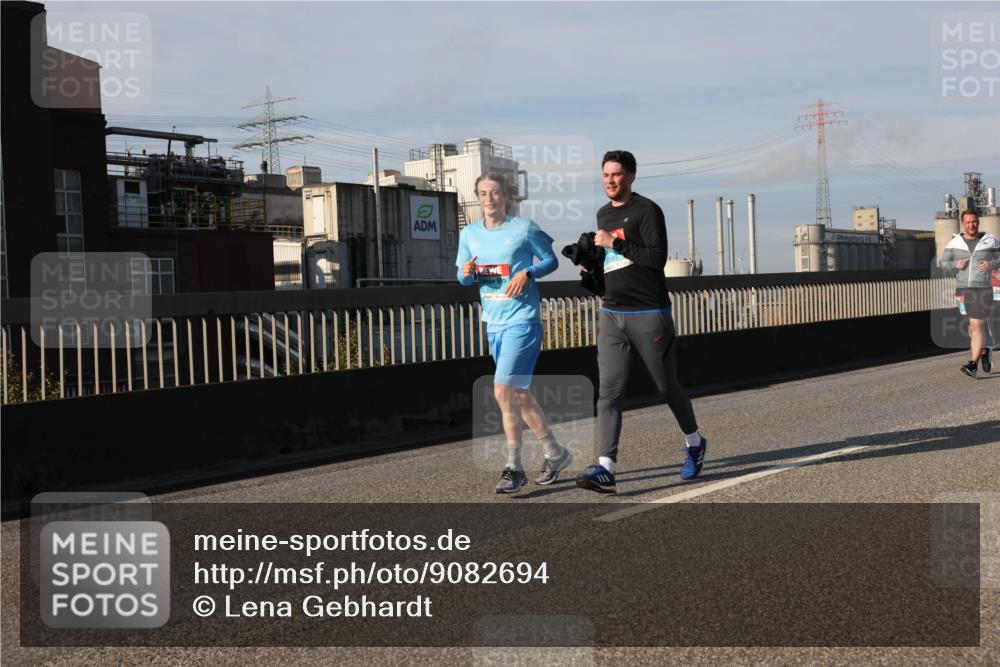 03.10.2025 - Köhlbrandbrückenlauf Lena Gebhardt http://msf.ph/oto/9082694 03.10.2025 10:04:39 Position 2  meine-sportfotos.de