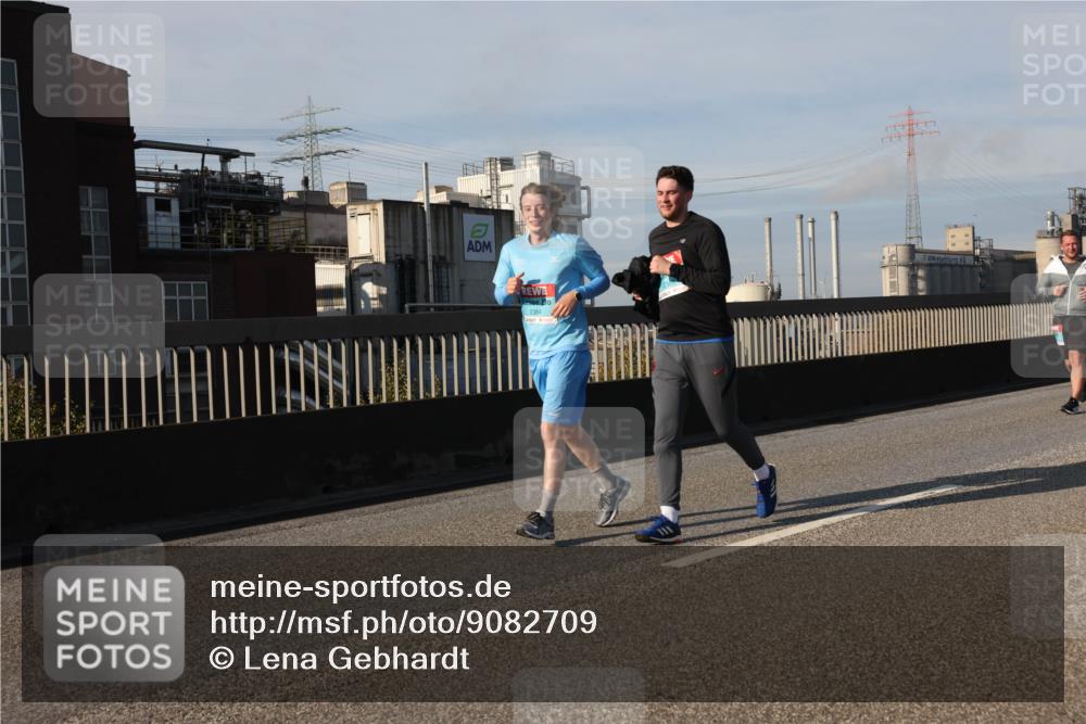 03.10.2025 - Köhlbrandbrückenlauf Lena Gebhardt http://msf.ph/oto/9082709 03.10.2025 10:04:39 Position 2 2384 meine-sportfotos.de