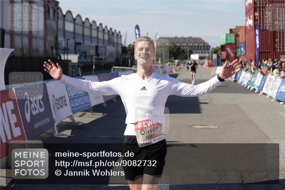 03.10.2025 - Köhlbrandbrückenlauf Jannik Wohlers http://msf.ph/oto/9082732 03.10.2025 12:51:21 Ziel 6047 meine-sportfotos.de
