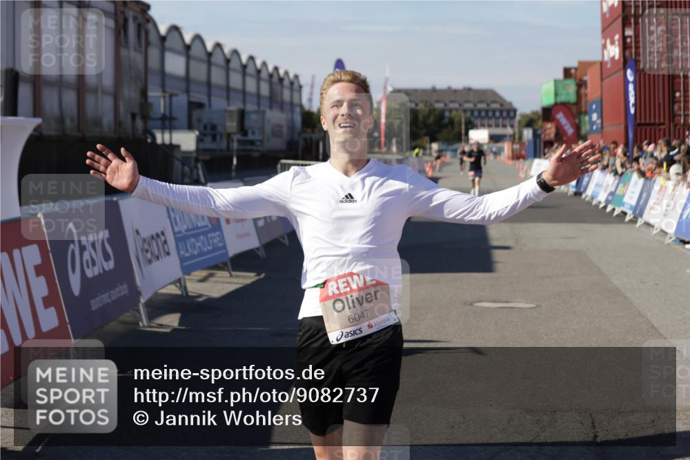 03.10.2025 - Köhlbrandbrückenlauf Jannik Wohlers http://msf.ph/oto/9082737 03.10.2025 12:51:21 Ziel 6047 meine-sportfotos.de