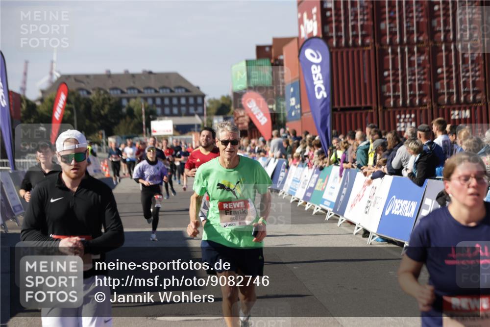 03.10.2025 - Köhlbrandbrückenlauf Jannik Wohlers http://msf.ph/oto/9082746 03.10.2025 13:18:16 Ziel 4472, 4473, 4581, 4600, 4620, 4661, 5209, 5379, 5440, 5454, 5691, 5816, 6001, 6310, 6326 meine-sportfotos.de