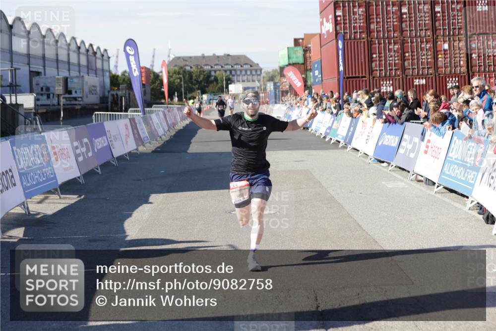03.10.2025 - Köhlbrandbrückenlauf Jannik Wohlers http://msf.ph/oto/9082758 03.10.2025 12:51:28 Ziel 6047, 6458 meine-sportfotos.de