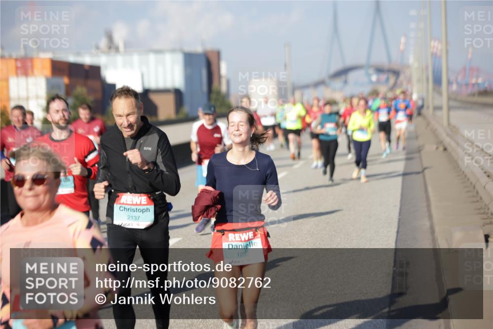 03.10.2025 - Köhlbrandbrückenlauf Jannik Wohlers http://msf.ph/oto/9082762 03.10.2025 10:05:49 Position 3 2137, 1252 meine-sportfotos.de